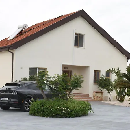 Villa Kochili Pomos